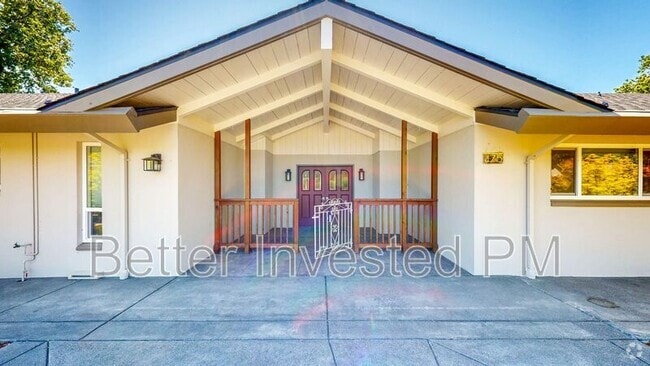 Building Photo - 475 Country Club Dr Rental