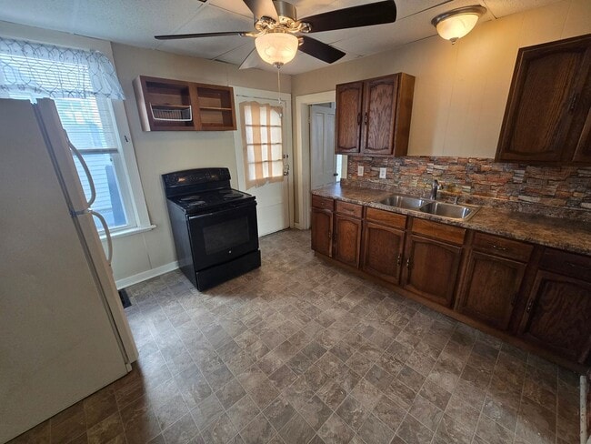 Photo - 2122 Jones St Unidad RENT SUX - 2122 JONES ST