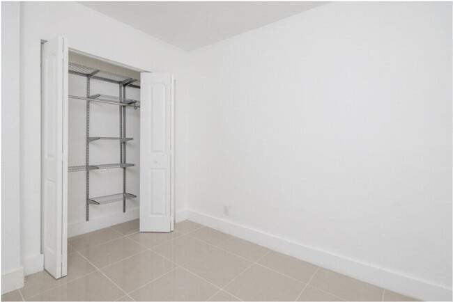 1044-1046 Foster Rd, Hallandale Beach