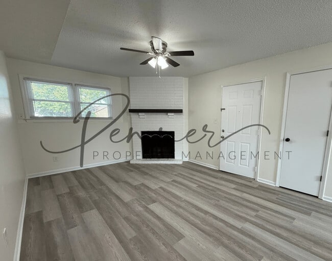 Photo - 711 NE Barnes Dr