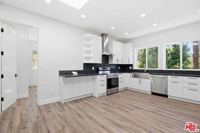 Photo - 11615 Burbank Blvd Unit 3/4