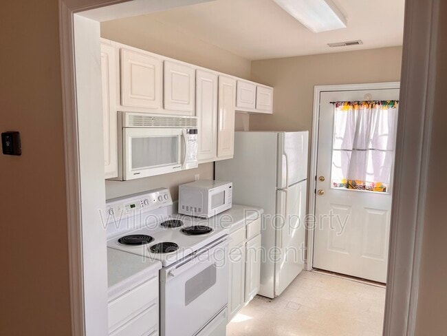 Photo - 243 Highgate Cir