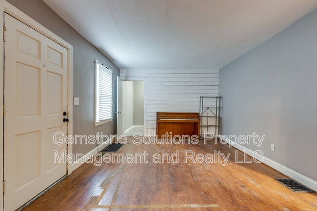 Photo - 2930 Primrose Cir