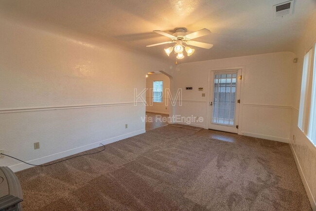 Photo - 325 E Mariposa Ave