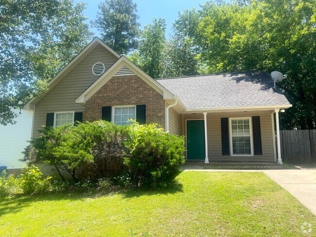 Building Photo - 3 bed / 2 bath home ~ Just minutes from Ha...