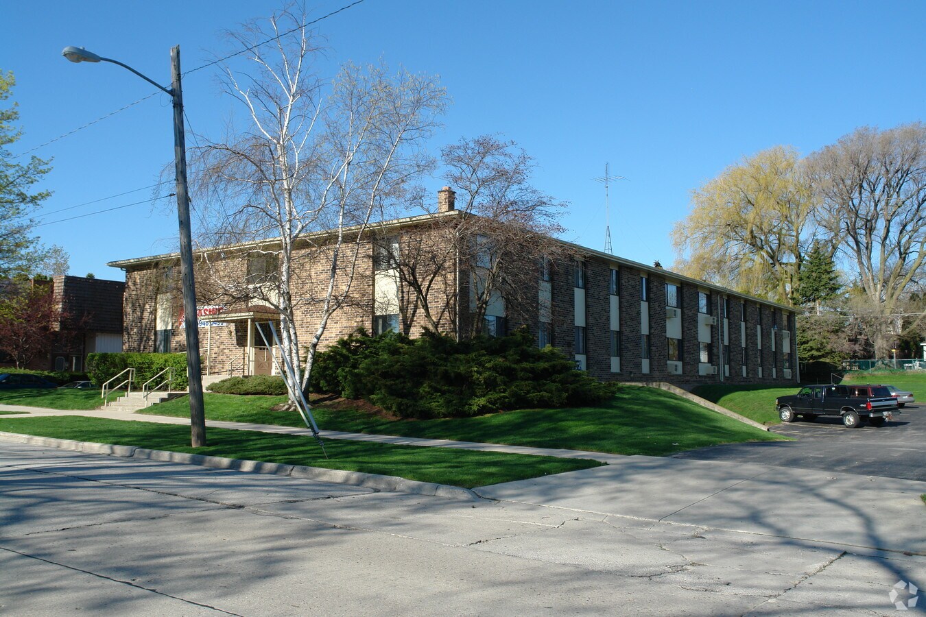 Photo - Lakeshore North Apartments