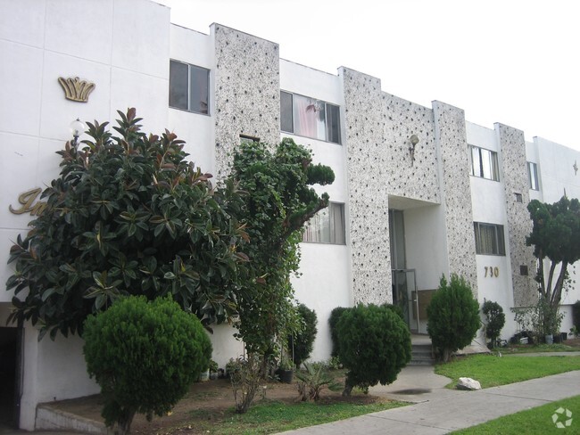 Building Photo - 730 N Mariposa Ave Rental