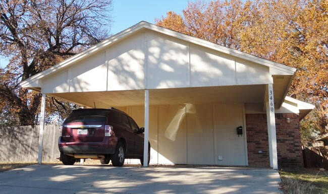 Updated 2 bedroom, 1 bath home is ready to... - Updated 2 bedroom, 1 bath home is ready to...