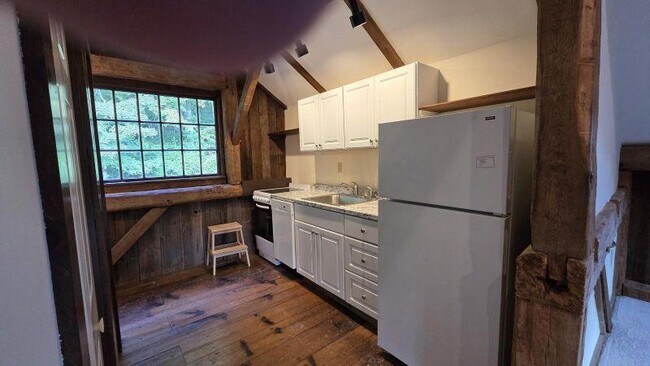 138 W Main St