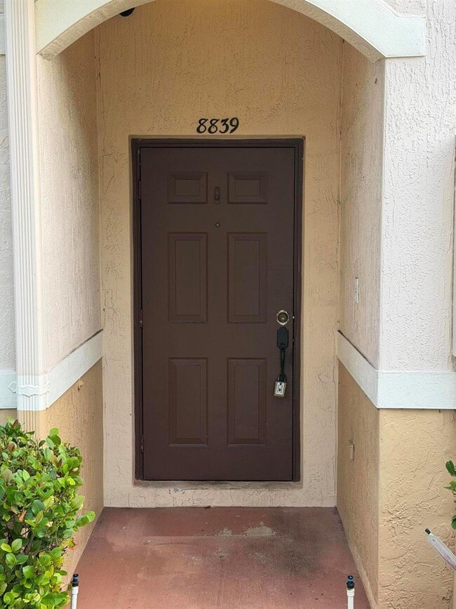 Building Photo - 8839 S Isles Cir Unit 1708