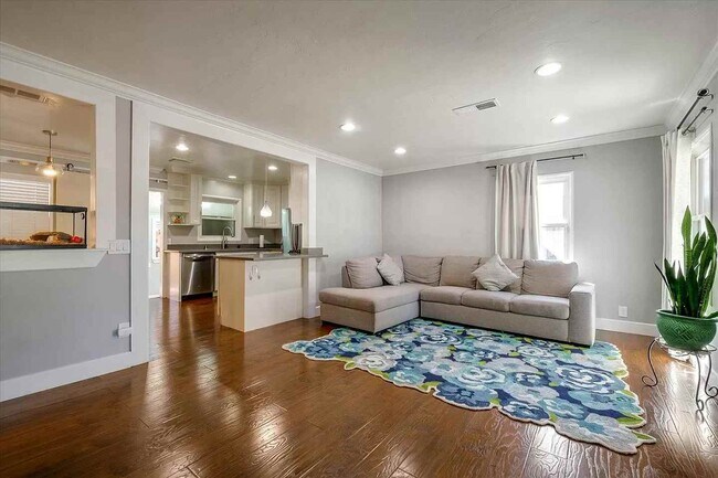 Photo - 1955 Wingate Way