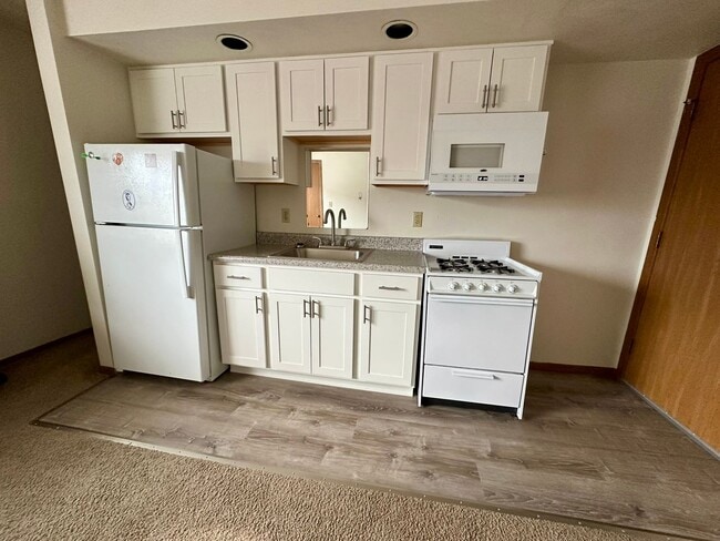 Photo - Large 1 Bedroom Apartment in South Oakland! Call Today to Schedule an Appointment! Unit 3526#4