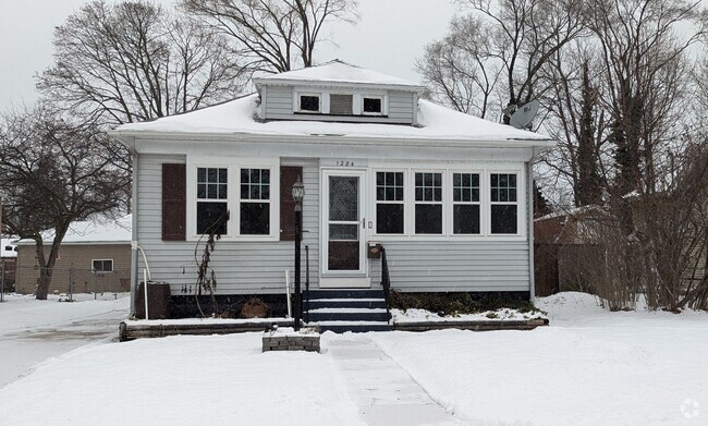 Building Photo - 1284 Montgomery Ave Rental