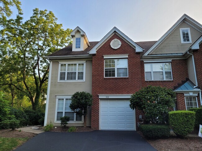 Photo - 512 Pimlico Way