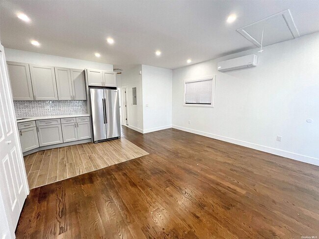 Photo - 60-50 59th Ave