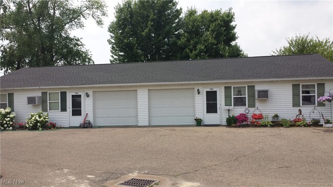 Building Photo - 726 Luke SW Dr