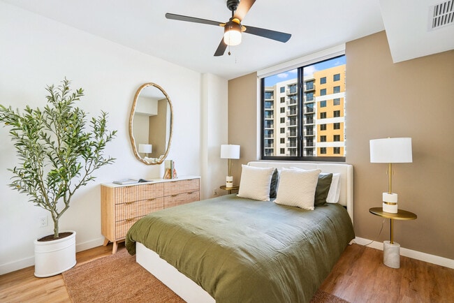 2BR, 2BA - 925SF - Bedroom