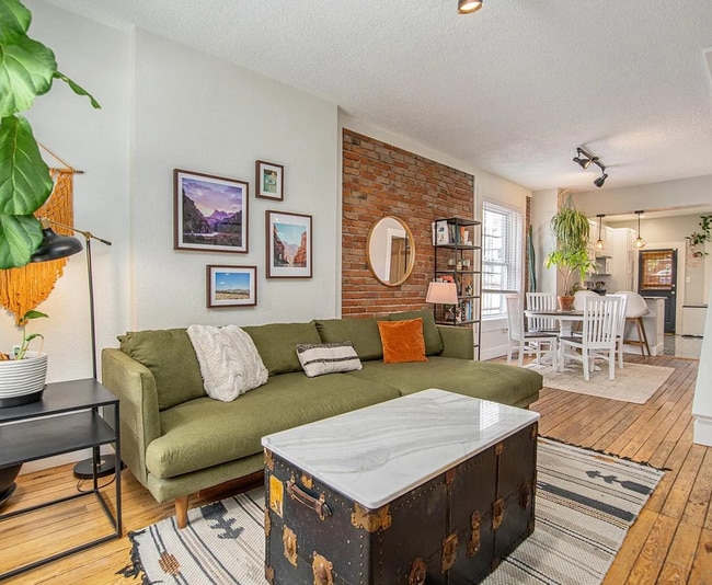 Building Photo - 121 E 8th Ave Unit 121