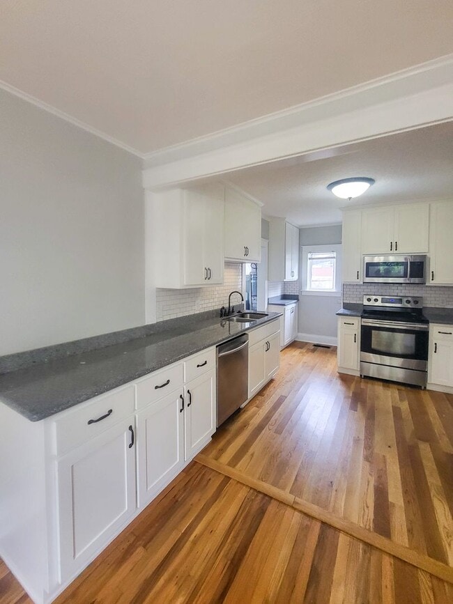 Photo - 944 Cottage St NE