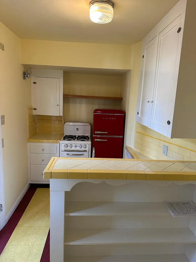 Building Photo - 3234 Descanso Dr