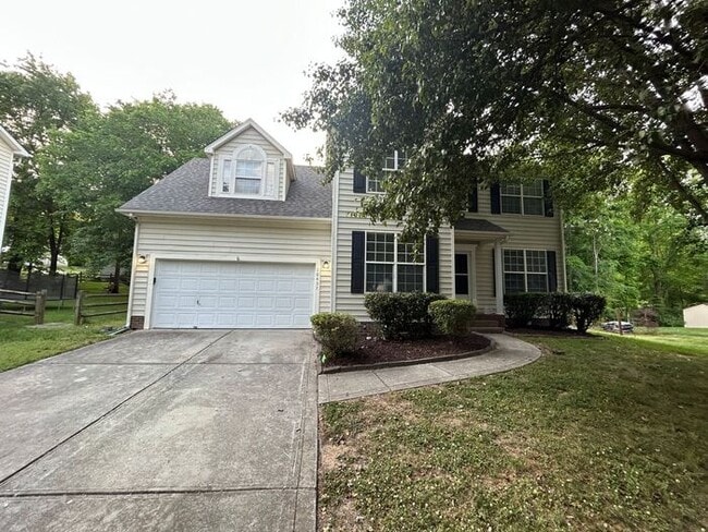 **Spacious 4-Bedroom Home with Walk-In Clo... - **Spacious 4-Bedroom Home with Walk-In Clo...