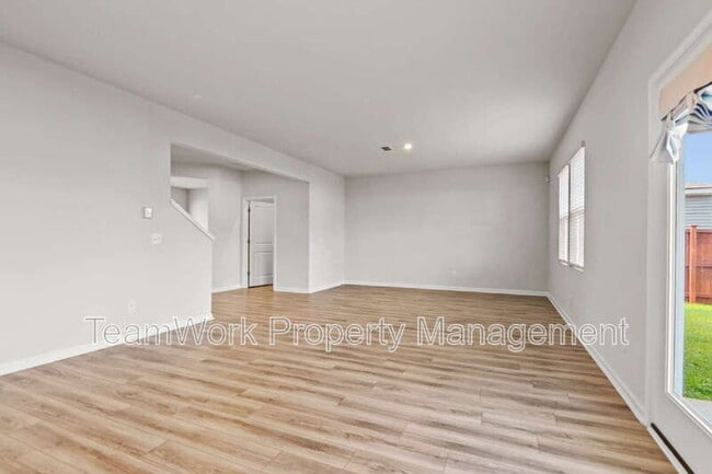 Photo - 507 Donnas Vw Wy