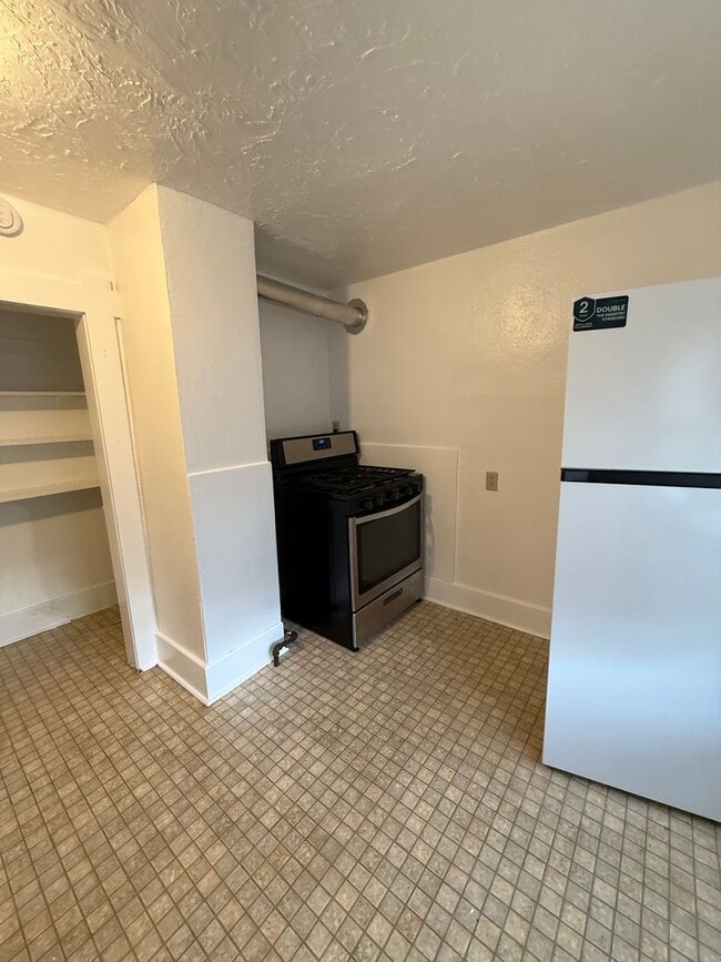 101 W Second St