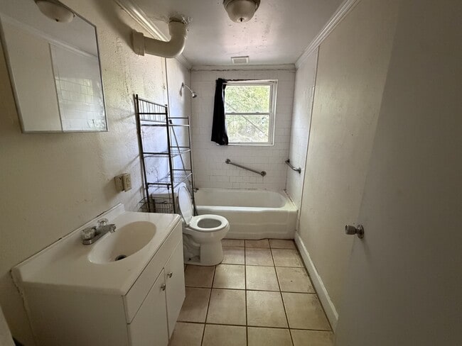 Photo - 325 Chambers St Unit C