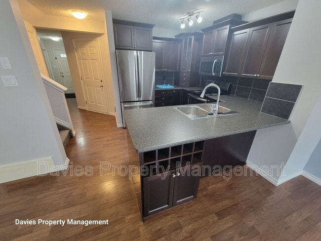 Photo - 3209 Whitelaw Dr NW