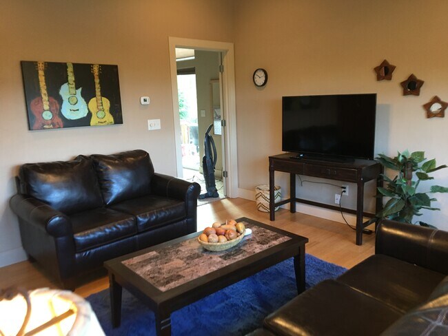 living room - 5348 W Hill Rd Unidad 5348