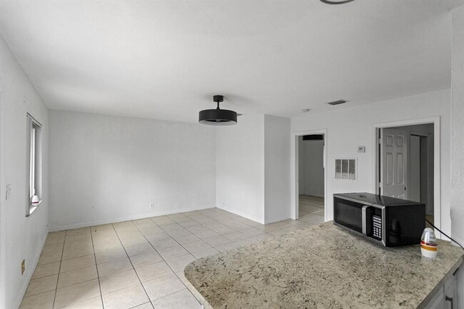 Photo - 709 SW 13th Ave Unidad 3