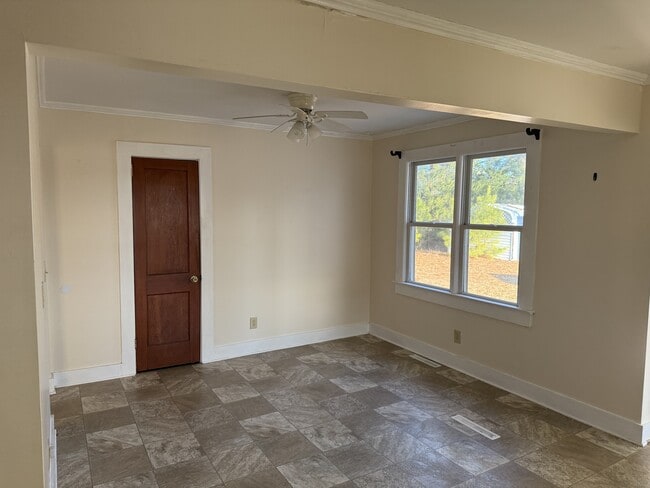 Photo - 5758 Hwy 70 W