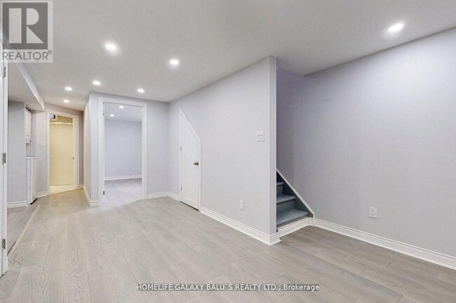 Photo - 2049 Blue Ridge Crescent