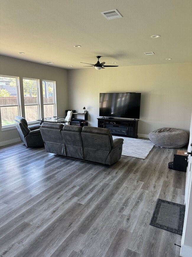 Photo - 2408 Peabody Ave