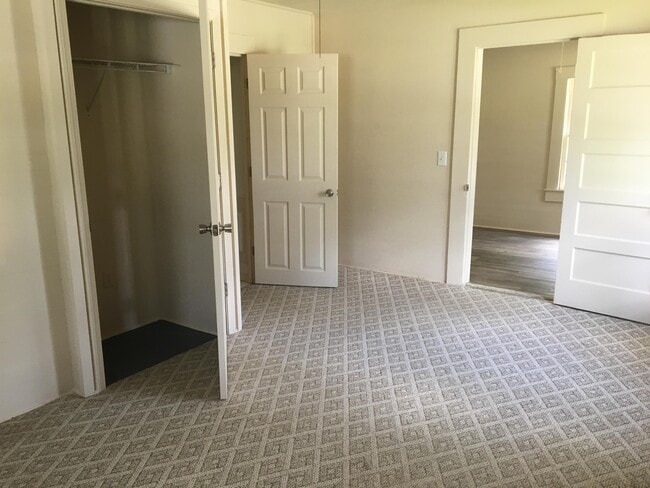 Photo - 211 Griffith Ave E