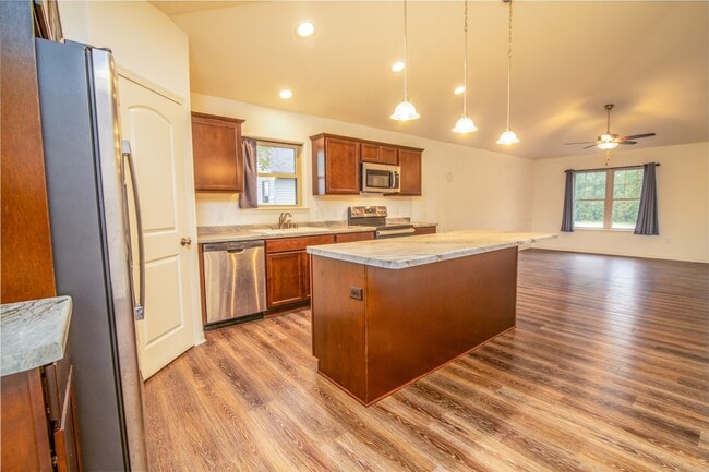 Photo - 501 Cobblestone Way