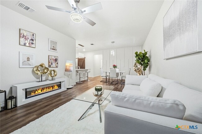 Photo - 5219 Rose Gdn Lp