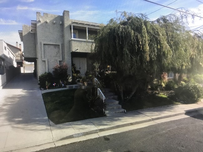 3 habitaciones 3 y 2 pisos más Den. Garaje privado para dos automóviles - 2113 Clark Ln Unidad #3 Rental