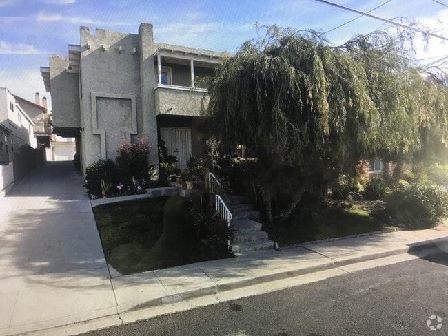 2 Brm 1 1/2 Bth 2 story townhouse. Private 1 car garage - 2113 Clark Ln Unit #3 Rental