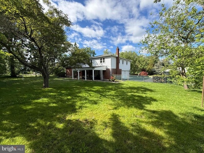 Photo - 806 Warfield Ln