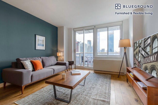 Building Photo - 560 W 43rd St Rental
