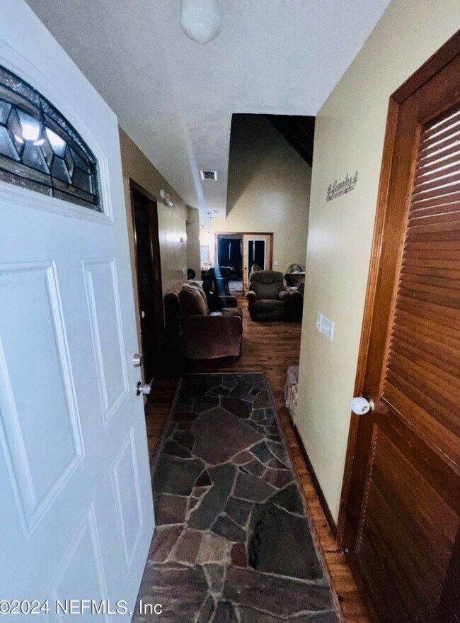 Photo - 302 Bernard Rd