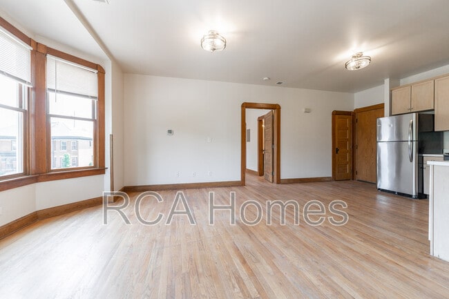 Photo - 243 E 11th St Unidad 2