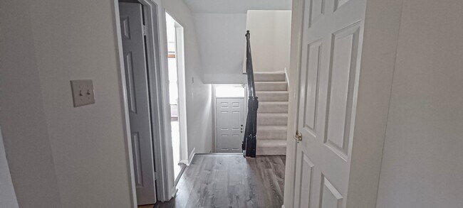 Photo - Very Charming 3 Bedroom And 2.5 Bathroom Townhouse With Private Deck In Country Creek