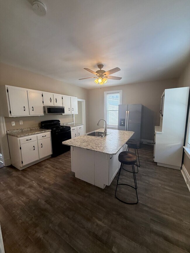 Photo - 4 bedroom beauty in Canon-Mac!