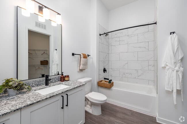 1BR, 1BA - 792SF - Bathroom