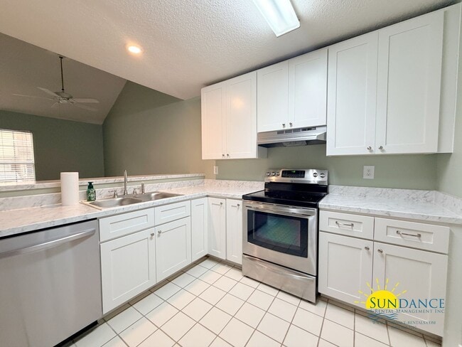 Photo - 946 Ashley Ln