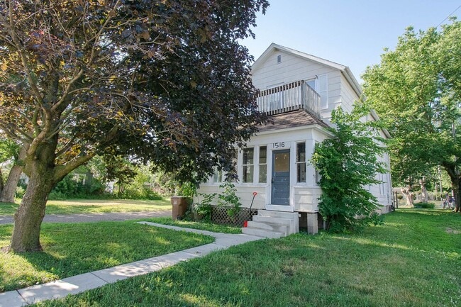 1516/1520 E Hawthorne St - 1516/1520 E Hawthorne St Unidad #2