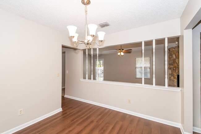 Photo - 806 Hardwood St