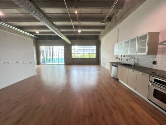 Photo - 1749 NE Miami Ct Unidad 413